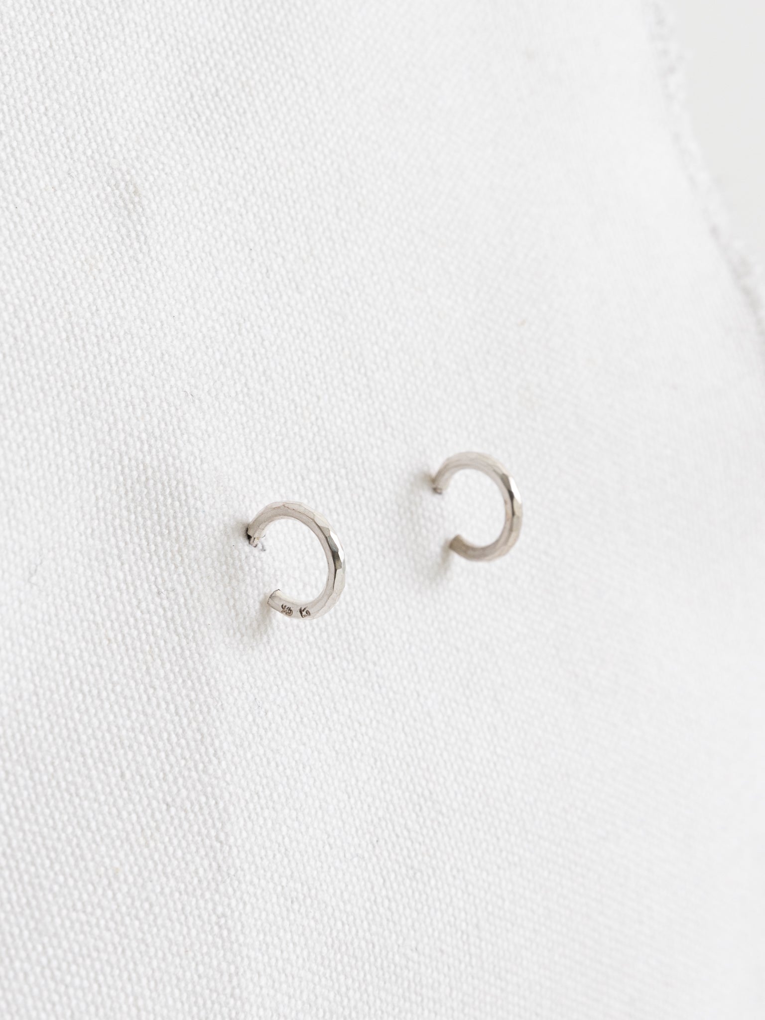 Werkstatt:München Hoop Studs Fine Hammered - Worthwhile