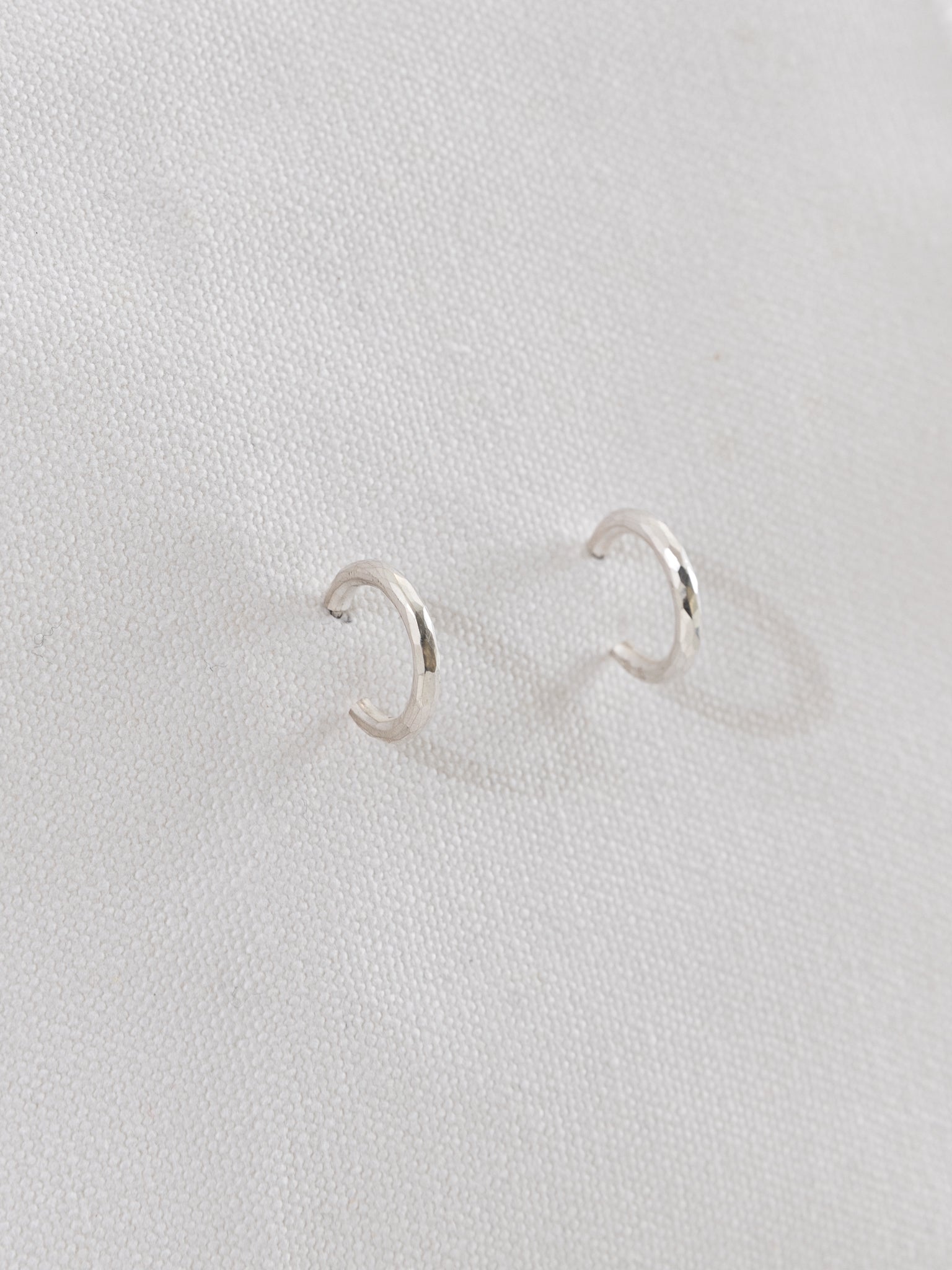 Werkstatt:München Hoop Studs Hammered - Worthwhile